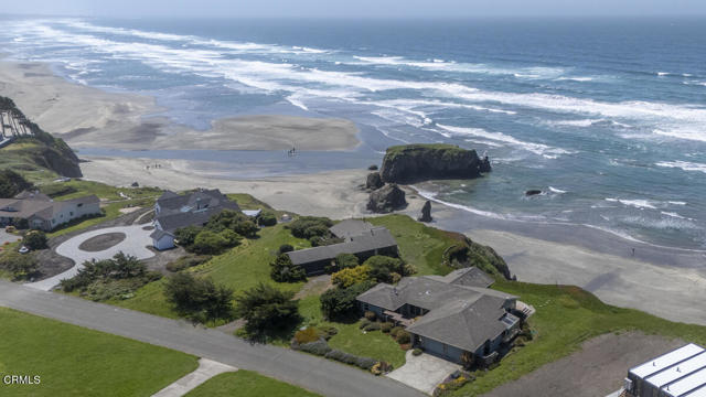 Detail Gallery Image 33 of 38 For 32854 Ocean Meadows Cir, Fort Bragg,  CA 95437 - 3 Beds | 4 Baths