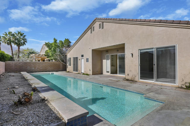1041 E ViA San Dimas Road, Palm Springs CA: https://media.crmls.org/mediaz/338b5f9f-6ff8-4dad-bb1a-02fc1be6cc2c.jpg