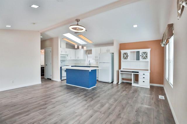 Detail Gallery Image 1 of 1 For 677 G Street #2,  Chula Vista,  CA 91910 - 2 Beds | 2 Baths