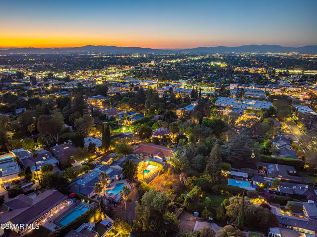 4148 Camino De La Cumbre, Sherman Oaks CA: https://media.crmls.org/mediaz/338cb19a-009f-4782-bea9-270c8d8832aa.jpg
