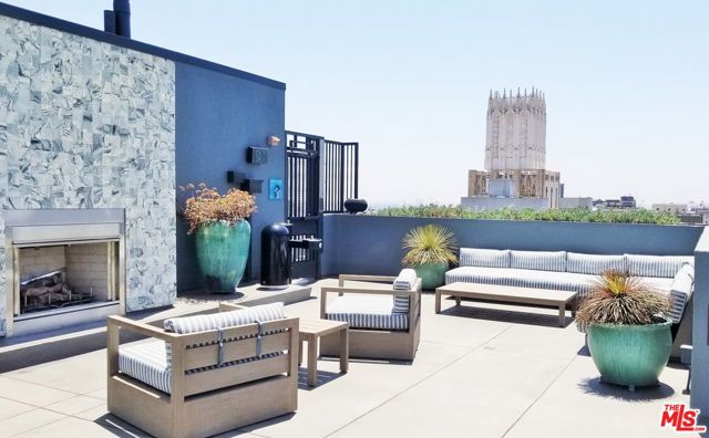 849 S Broadway, Los Angeles CA: https://media.crmls.org/mediaz/338d6a49-f8d7-4bb2-90db-64da387544d8.jpg
