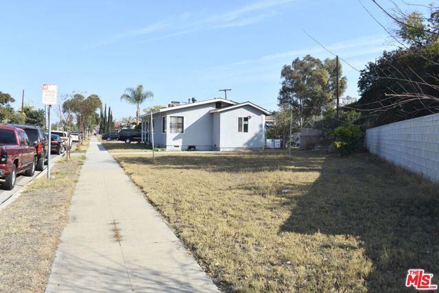 812 W Fernfield Drive, Monterey Park CA: https://media.crmls.org/mediaz/338d7b9e-e49f-4371-9eaa-3e39f50e419f.jpg