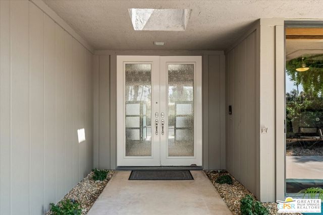 59 Cornell Drive, Rancho Mirage CA: https://media.crmls.org/mediaz/338d84f8-8d44-407f-99f7-6bd3ba212b86.jpg