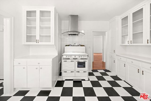 1266 N Flores Street, West Hollywood CA: https://media.crmls.org/mediaz/338d900c-b295-44b2-9641-6d49fbb24170.jpg