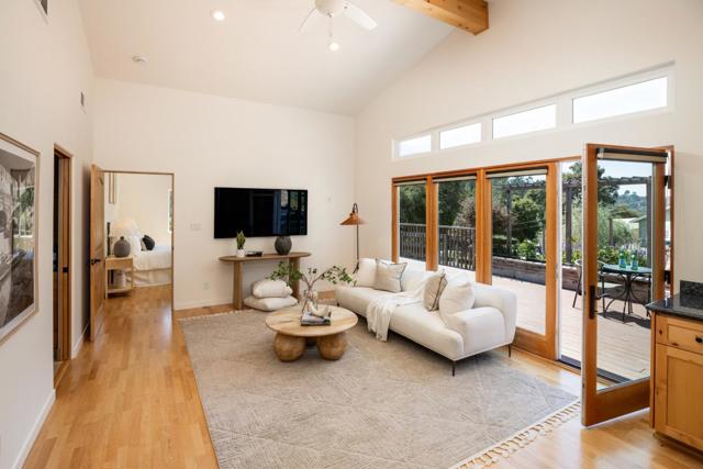 6932 Freedom Boulevard, Aptos CA: https://media.crmls.org/mediaz/338dcb6b-2158-4e64-9809-5c46a6d0c9da.jpg