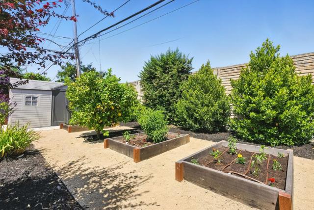 2077 Shoreview Avenue, San Mateo CA: https://media.crmls.org/mediaz/338e5411-48ad-4f46-97c2-baaea18533d4.jpg