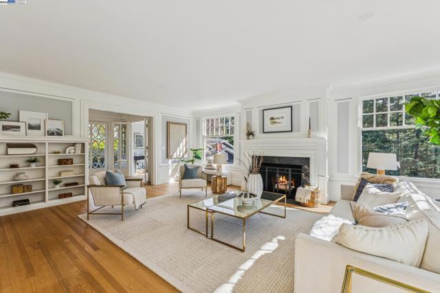 5811 Romany, Oakland CA: https://media.crmls.org/mediaz/338e5b2c-4bb3-495c-84c2-b1730e244436.jpg