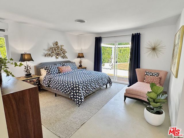 2235 E Paseo Gracia, Palm Springs CA: https://media.crmls.org/mediaz/338e7aef-0ef2-421d-9933-1782517ad4da.jpg