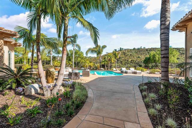 4695 Rancho Verde Trl, San Diego CA: https://media.crmls.org/mediaz/338f03f3-105a-4a0f-9c07-6d5775262cf1.jpg