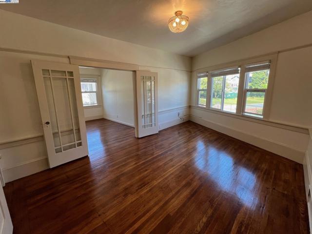 2004 Park Blvd, Oakland CA: https://media.crmls.org/mediaz/338f1021-c8dd-40de-b248-e8d8ef39f962.jpg