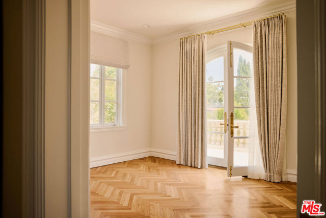628 N Rodeo Drive, Beverly Hills CA: https://media.crmls.org/mediaz/338f4cf8-679c-412b-8b2f-59600221f083.jpg