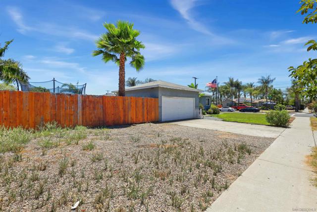 750 Fern St, Escondido CA: https://media.crmls.org/mediaz/338f6658-6ac9-4fc9-a119-6012e9241a81.jpg