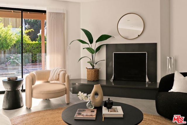 4841 Swinton Avenue, Encino CA: https://media.crmls.org/mediaz/338fd2c7-4fae-4ac4-8b3c-e29f3eee278f.jpg