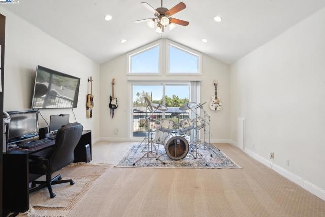 367 Mt Washington Way, Clayton CA: https://media.crmls.org/mediaz/338fed38-fa4b-4664-99da-d4c7cbec310e.jpg
