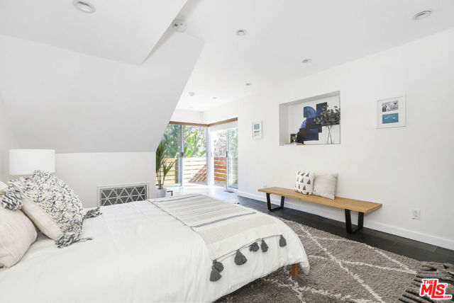 421 Beech Street, Los Angeles CA: https://media.crmls.org/mediaz/338ffad4-cfbf-4c1c-95ee-bc245494a183.jpg