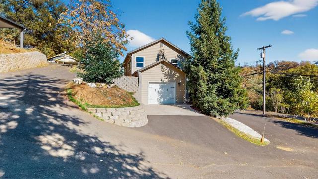 1140 S Washington Street, Sonora CA: https://media.crmls.org/mediaz/33904b32-1c11-4c3b-8858-8d00d552e037.jpg