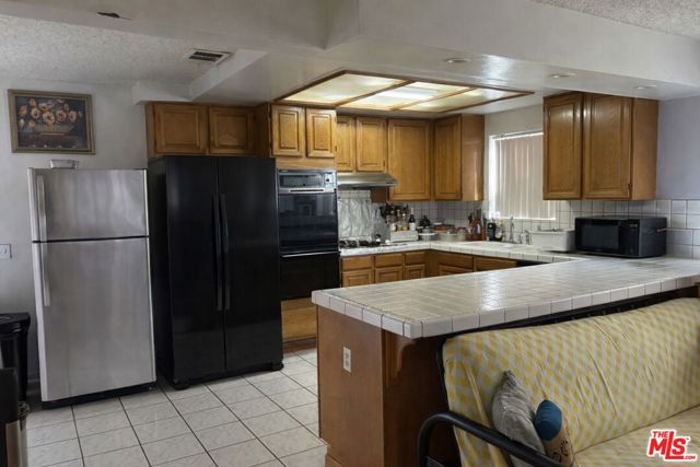 14411 Nordhoff Street, Panorama City CA: https://media.crmls.org/mediaz/3390dcc9-b350-4bfb-81a8-8bb5cab54940.jpg