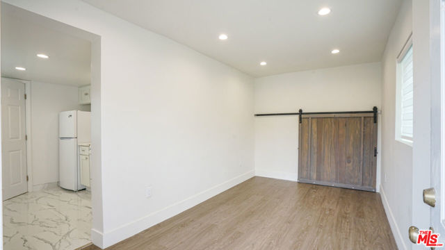 5342 Lexington Avenue, Los Angeles CA: https://media.crmls.org/mediaz/33913690-529c-4689-880d-8febbf16cce3.jpg