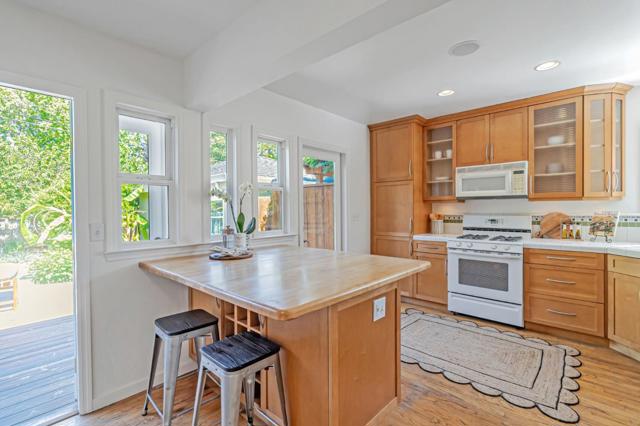 1045 Almanor Avenue, Menlo Park CA: https://media.crmls.org/mediaz/33916bd4-d9bf-4b52-b159-fef61379441f.jpg