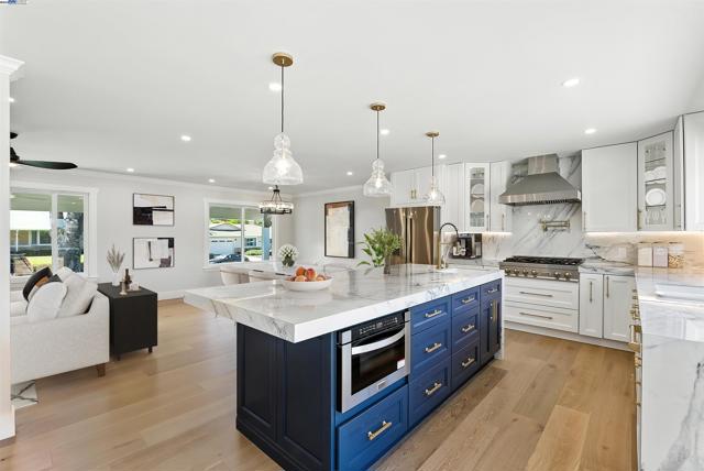 5701 Lewis Way, Concord CA: https://media.crmls.org/mediaz/3391eec1-c033-441d-8dd5-389d2da030e2.jpg