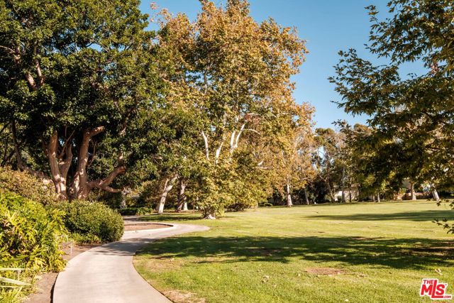 5273 Village, Los Angeles CA: https://media.crmls.org/mediaz/33925eeb-d469-4f1a-8e77-7d24f258bcb1.jpg