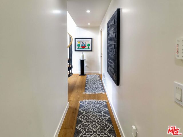 6601 E Seaside Walk, Long Beach CA: https://media.crmls.org/mediaz/33927fb1-724b-4130-a68b-09afefcea6c2.jpg