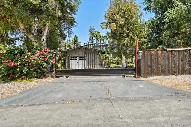 1830 Lisa Terrace, El Cajon CA: https://media.crmls.org/mediaz/3392ee2c-0dc0-4e76-8689-637bcb268445.jpg