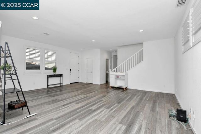 476 Colina Way, El Sobrante CA: https://media.crmls.org/mediaz/3392f257-fc49-4162-b590-4d4cd28718f6.jpg