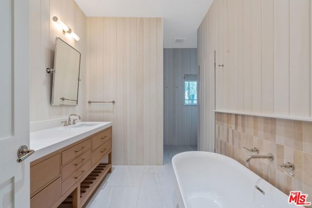 5705 Sunnyslope Avenue, Valley Glen CA: https://media.crmls.org/mediaz/3393157b-704c-43f6-b171-f412563bde6a.jpg