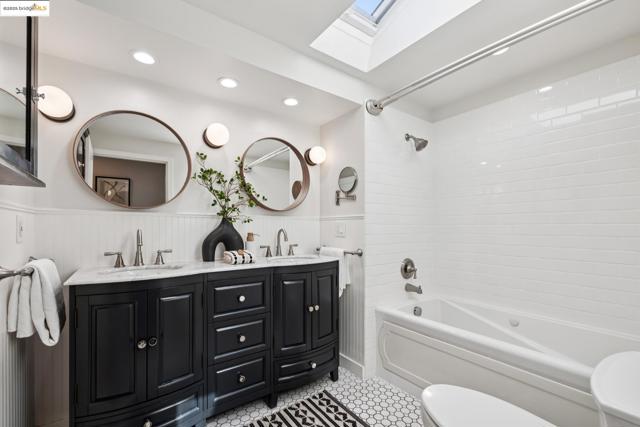 4701 Kaphan Ave, Oakland CA: https://media.crmls.org/mediaz/33933719-f54e-4cc5-a4fa-8f6af8c68030.jpg