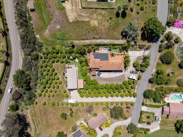 1379 Sunny Heights Road, Fallbrook CA: https://media.crmls.org/mediaz/339349dd-f29e-420e-95fd-96734ad153d8.jpg