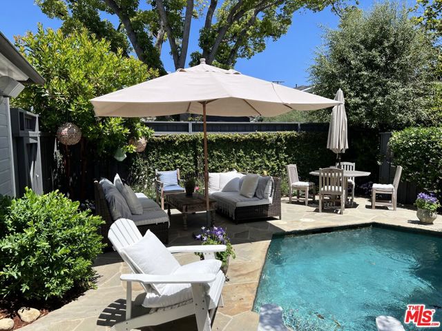 811 Galloway Street, Pacific Palisades CA: https://media.crmls.org/mediaz/339383d3-39d6-48a2-9099-d8f9bb82f16b.jpg