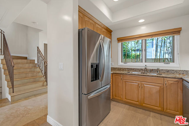 1022 10th Street, Santa Monica CA: https://media.crmls.org/mediaz/3393ba2d-9173-4738-8050-d635172b646b.jpg