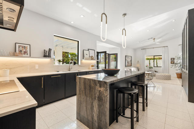 75465 Montecito Drive, Indian Wells CA: https://media.crmls.org/mediaz/3394147c-a361-46b9-8399-2d53b384bcfc.jpg