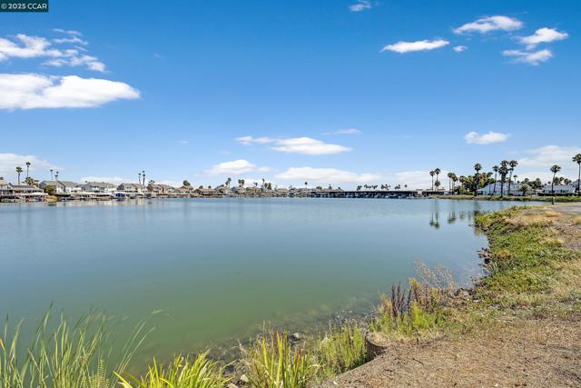 5727 Cutter Loop, Discovery Bay CA: https://media.crmls.org/mediaz/3394180b-3a33-4bb3-9638-e9fa16fc6f6e.jpg