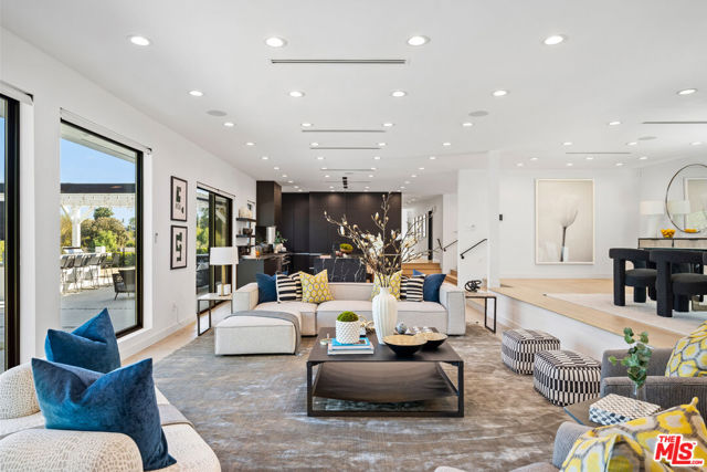 19536 Wells Drive, Tarzana CA: https://media.crmls.org/mediaz/33943256-5fbb-4320-b1fe-a5d4db9c7396.jpg