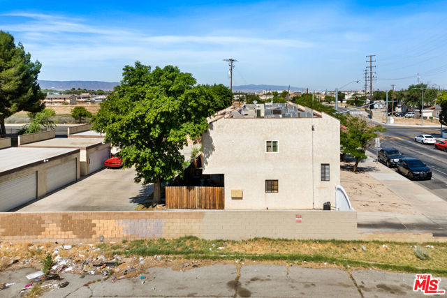 102 E Lancaster Boulevard, Lancaster CA: https://media.crmls.org/mediaz/33949cf2-4535-4592-88be-a2b0bb868912.jpg