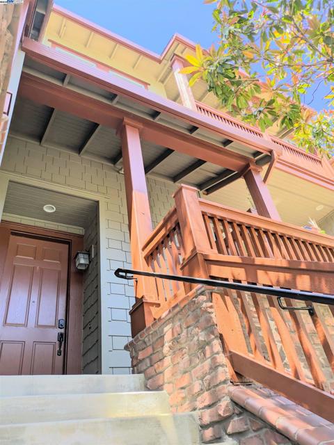 1948 Railroad Ave, Livermore CA: https://media.crmls.org/mediaz/33955d7d-6026-4ada-a0b4-b61f94a8fc00.jpg