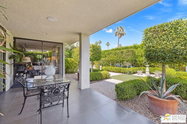 1860 Via Isla, Palm Springs CA: https://media.crmls.org/mediaz/339672fa-4a6c-47ad-98fd-b1adc386ea4b.jpg