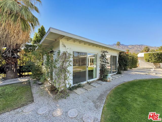 2235 E Paseo Gracia, Palm Springs CA: https://media.crmls.org/mediaz/3397a907-e1f5-4c6e-973d-5b7427542795.jpg