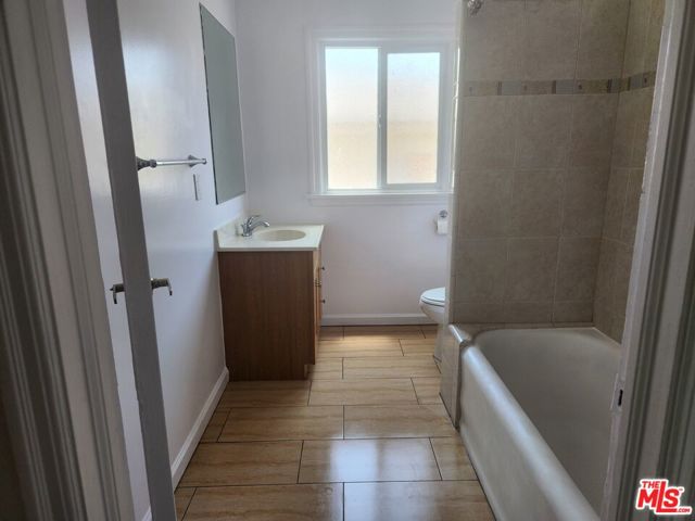 517 N Serrano Avenue, Los Angeles CA: https://media.crmls.org/mediaz/339807a3-9a73-4f8a-a9af-0bf5f1e33a24.jpg
