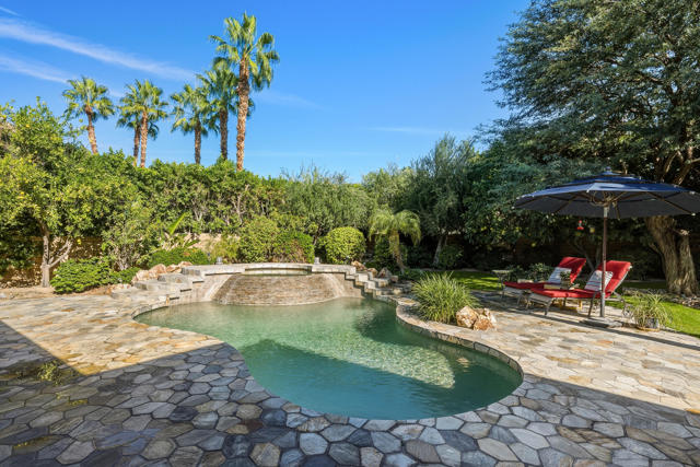 56 Oakmont Drive, Rancho Mirage CA: https://media.crmls.org/mediaz/33987257-1e8c-4c0b-bba8-ea9a001bf513.jpg