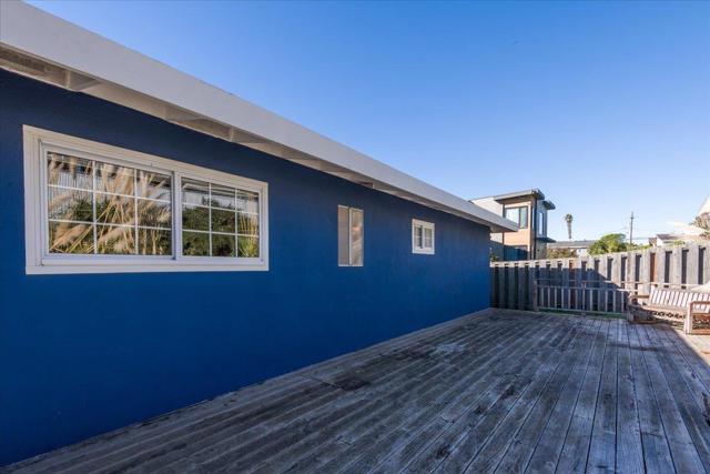 855 Sierra Street, Moss Beach CA: https://media.crmls.org/mediaz/33992dd5-8dd0-46bf-bd5c-4aec7166a427.jpg