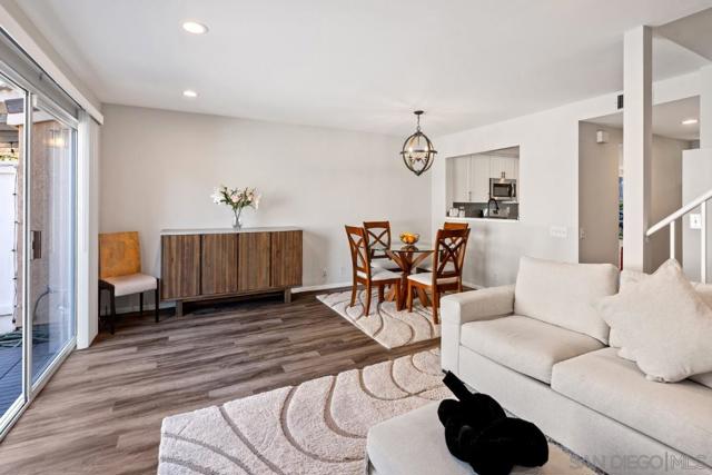 3731 Caminito Carmel Lndg, San Diego CA: https://media.crmls.org/mediaz/33998609-0757-4234-933f-d046da8cbf1b.jpg