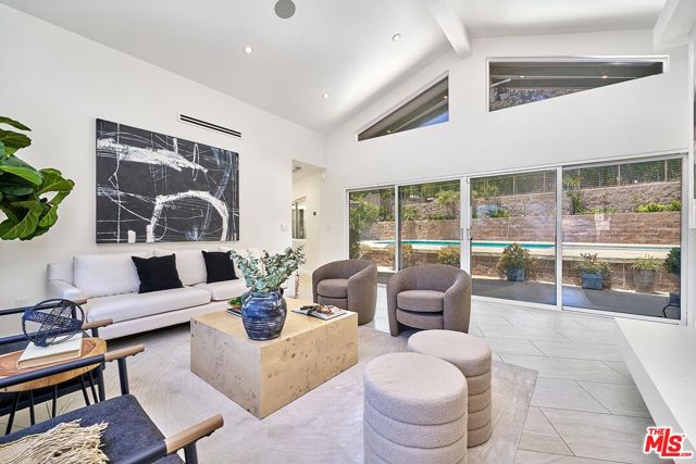 3001 Cloudcrest Road, La Crescenta CA: https://media.crmls.org/mediaz/3399fc81-f156-4b06-8429-d3e5aed44dfb.jpg
