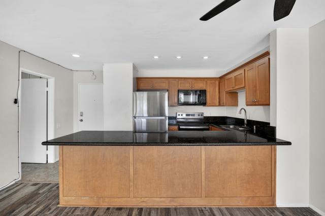 Detail Gallery Image 4 of 25 For 1855 Diamond St #122,  San Diego,  CA 92109 - 2 Beds | 2 Baths