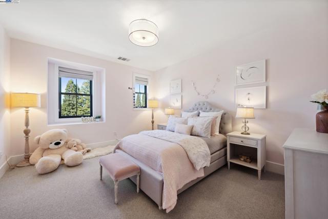 2621 Royal Oaks Dr, Alamo CA: https://media.crmls.org/mediaz/339a4eaa-aaa7-4ad0-acd6-41f833c57e32.jpg