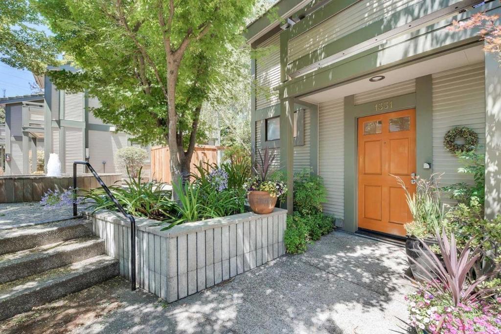 1331 Alma Street