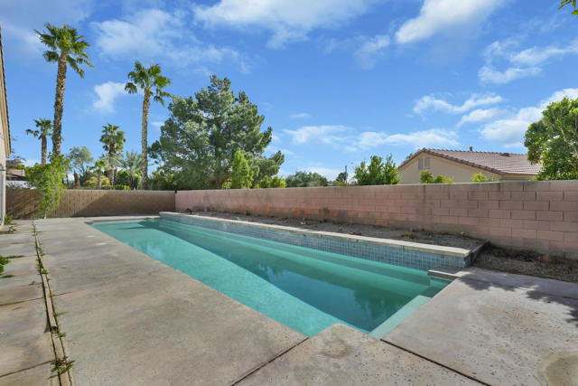 1041 E ViA San Dimas Road, Palm Springs CA: https://media.crmls.org/mediaz/339ad3a0-7899-46f0-a4e9-f0f88da6574d.jpg