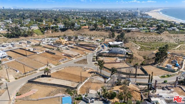 419 Lombard Avenue, Pacific Palisades CA: https://media.crmls.org/mediaz/339afb3d-414f-42e3-aecc-cb6c0005c65c.jpg